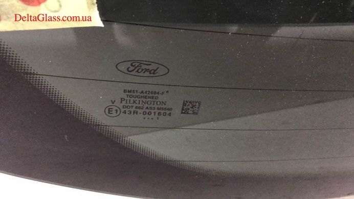 Ford Focus заднє скло з отвором, Е/О, (2011-) хетчбек Pilkington