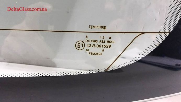Kia Carens заднє тильно скло з е/о та отвором XINYI
