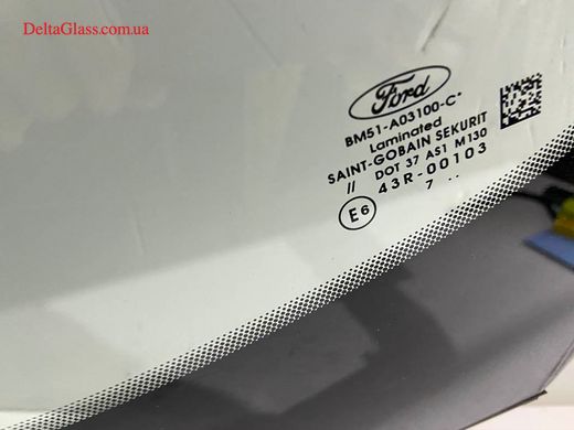 Ford Focus Лобовое стекло с крепнением зеркала, VIN та молдингом (11-) 1 418*1 092 Sekurit+ 7
