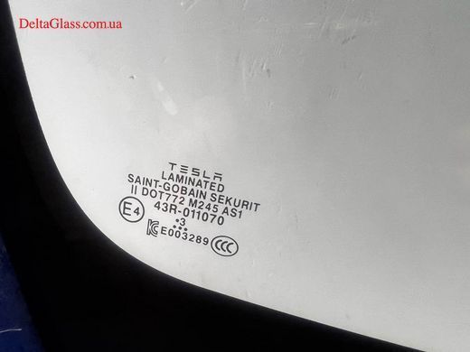 Tesla Model Y 2023- скло вітрове, акустичне з підігрівом двірників