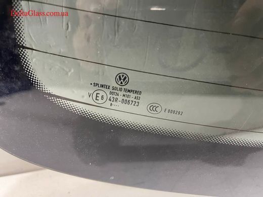 Volkswagen Touran (03-10) заднє тильне скло з е/о (тоноване)