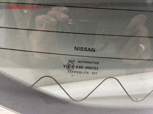 Nissan Qashqai (2014-) заднє скло з е/о та отвором (тоноване)