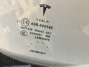 Tesla Model S хетчбек/вітрове з датчиком,камера з е/о, 1 автопілот ор