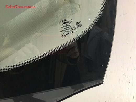 Ford Focus вітрове з місцем під дзеркало Sekurit