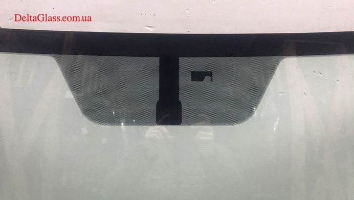 Toyota RAV-4 вітрове з місцем під дзеркало logo+