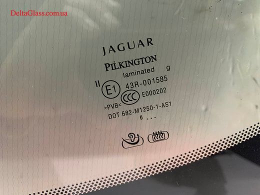 Jaguar XF 2011- лобове стекло з датчиком, VIN,Pilkinton
