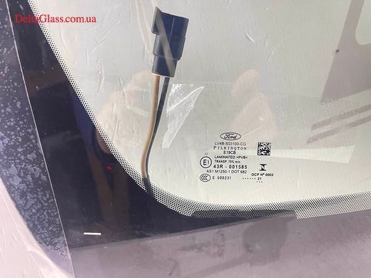 Ford Kuga/Escape 2020- вітрове скло з кріпленням камери,датчика, е/о
