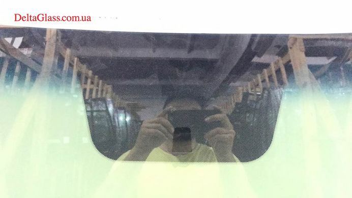 KIA Sportege вітрове з місцем під дзеркало