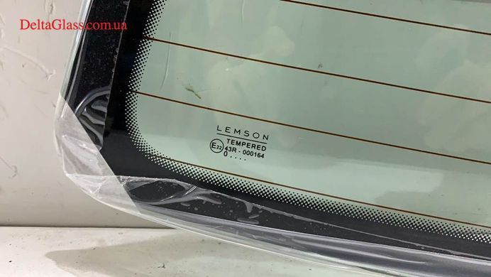 Volkswagen Passat B5 (комбі) заднє тильне скло з е/о та отвором Lemso