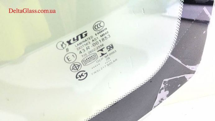 Toyota RAV-4 5-Д вітрове з місцем під дзеркало XYG