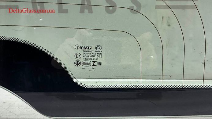 Fiat Qubo заднє тильне скло з отвором