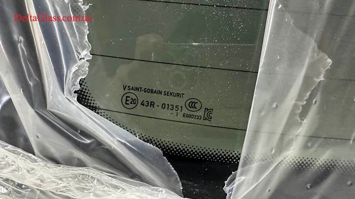Skoda Enyaq (2020-) заднє скло