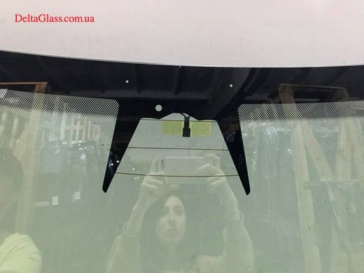 Tesla Model S Лобовое с местом под зеркало, датчик дождя, электрообогревом щіток та окном под VIN
