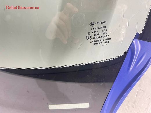 Mazda 3 2019- вітрове скло з кріпленням датчика