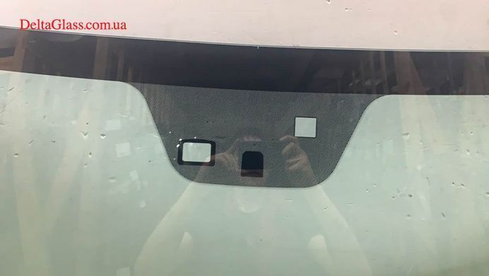 Hyundai Elantra вітрове з місцем під дзеркало, місцем під датчик дощу,