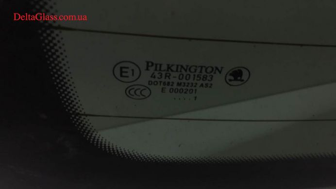 Skoda Octavia A5 универсал тильне стекло з е/о Pikington